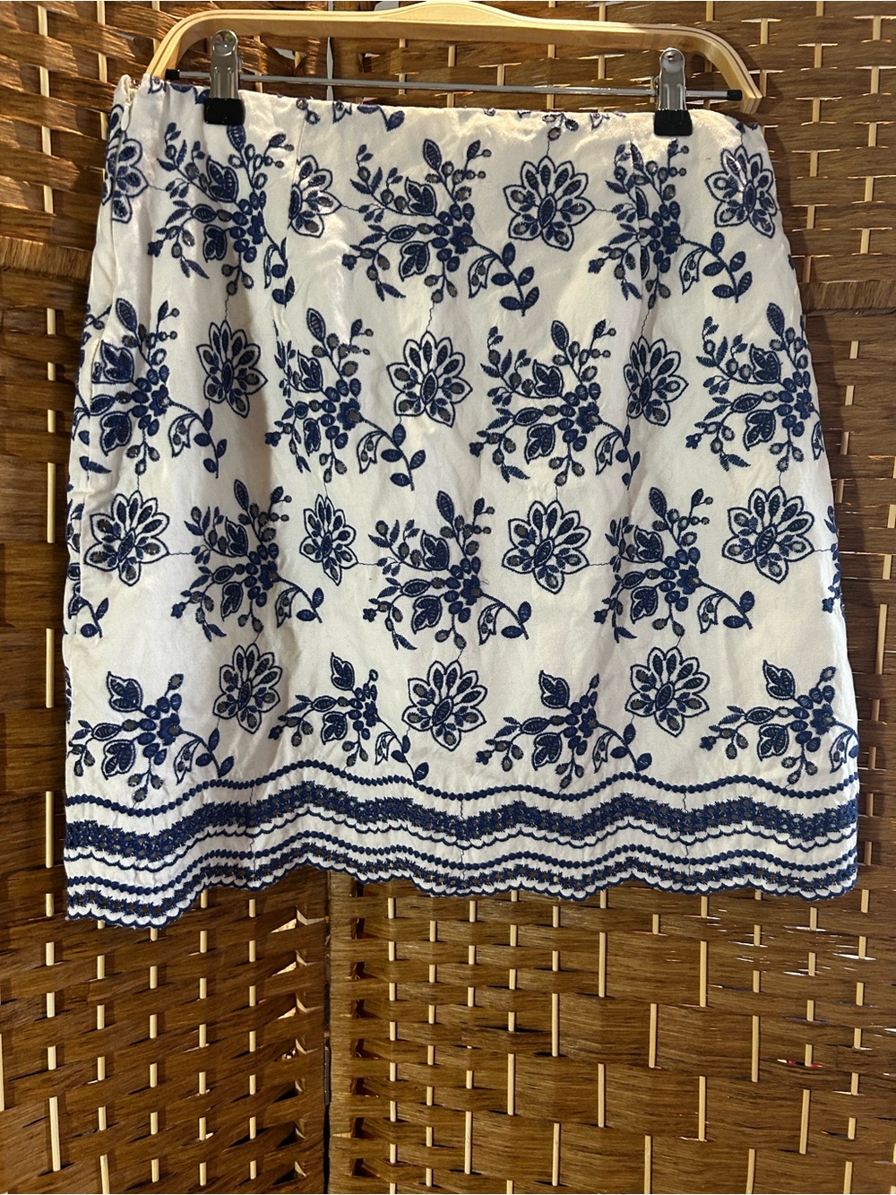 Loft White Blue Embroidered Mini Skirt Size 8 Cotton Lined Boho - Picture 3 of 5